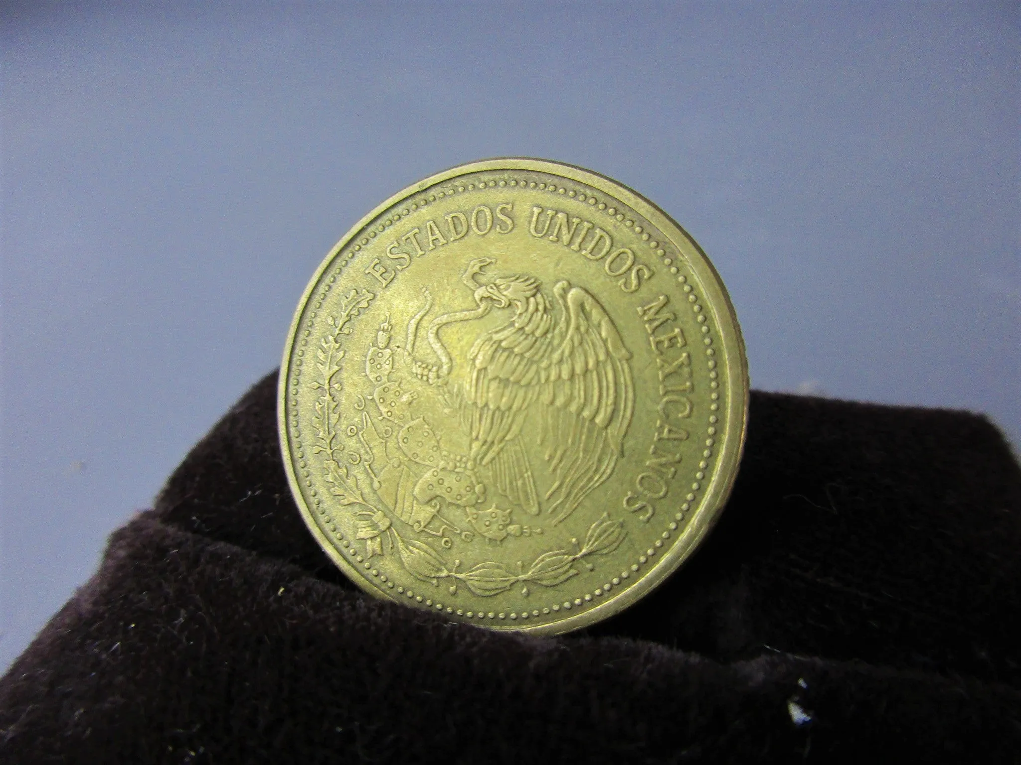 Mexican Golden Eagle 100 Pesos Coin Vintage c1984