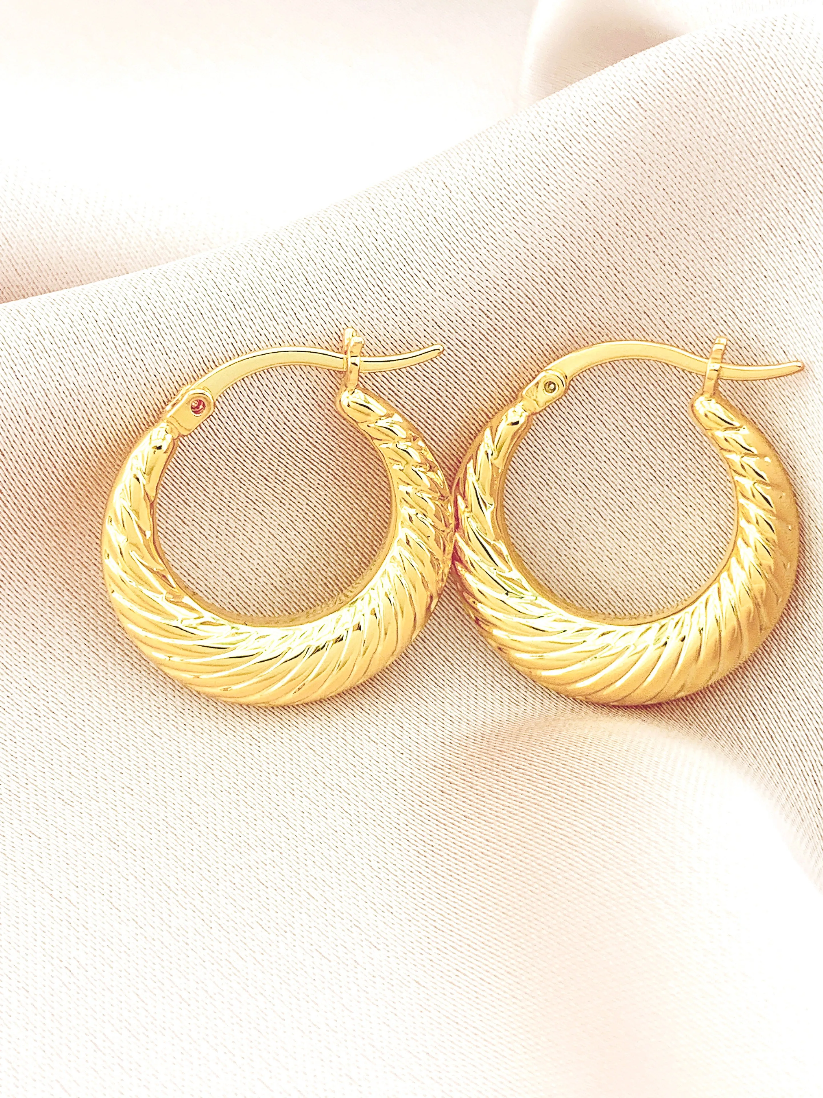 Women's Fashion Hollow Hoop Earring