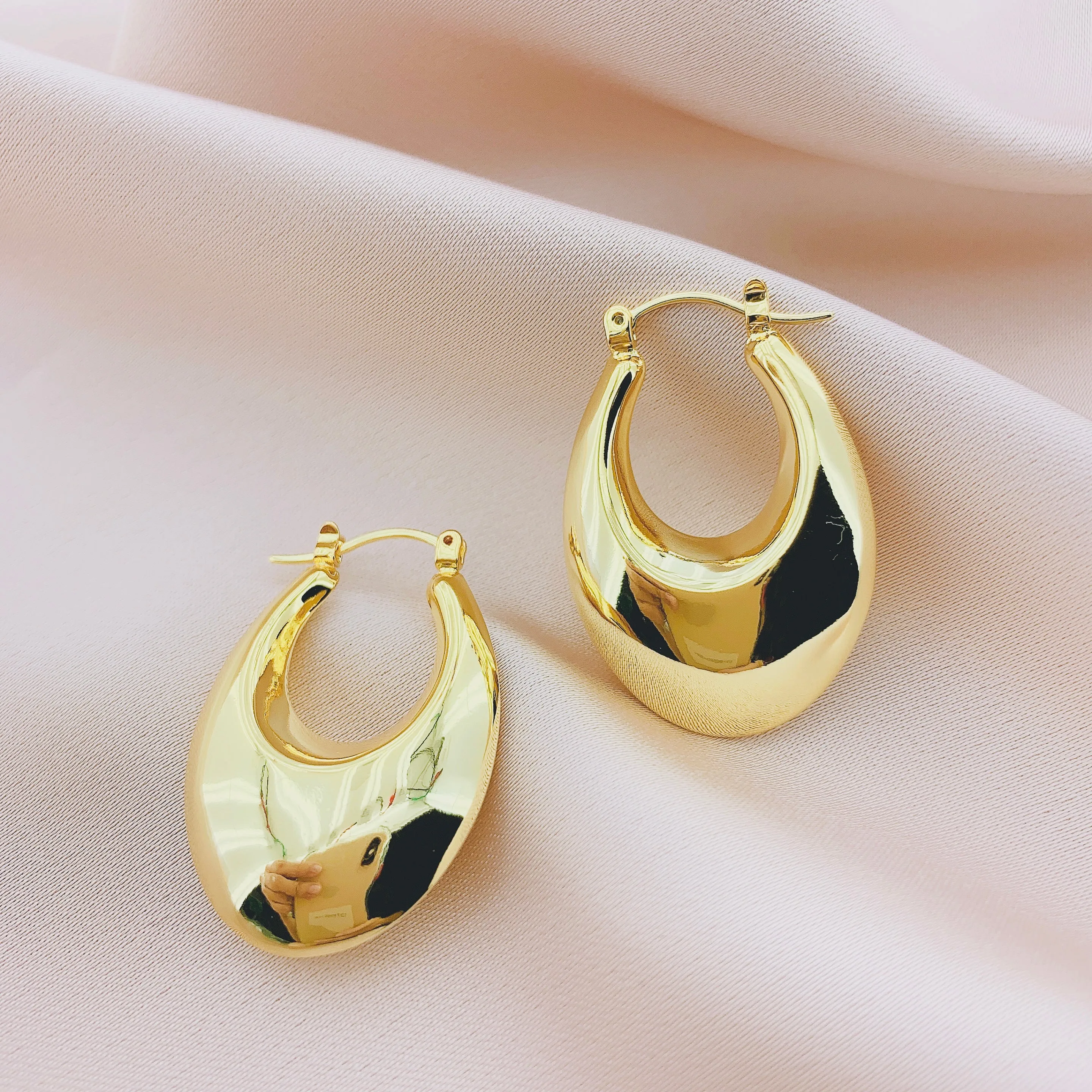 Women's Fashion Hollow Hoop Earring