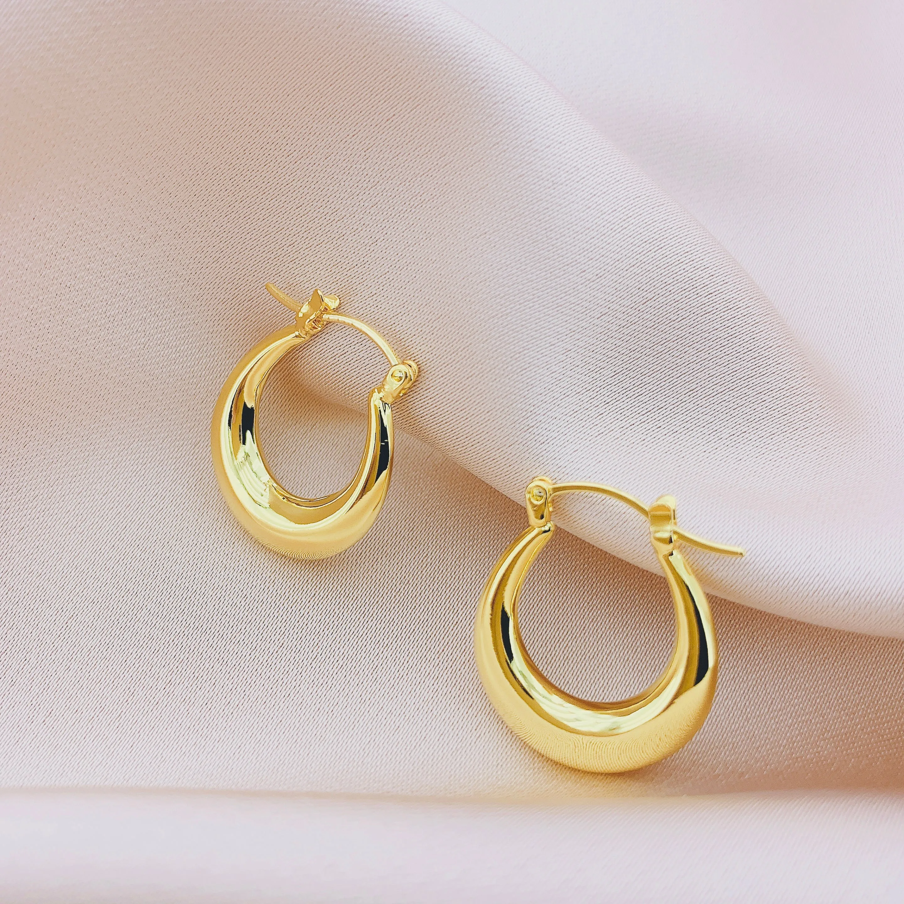 Women's Fashion Hollow Hoop Earring